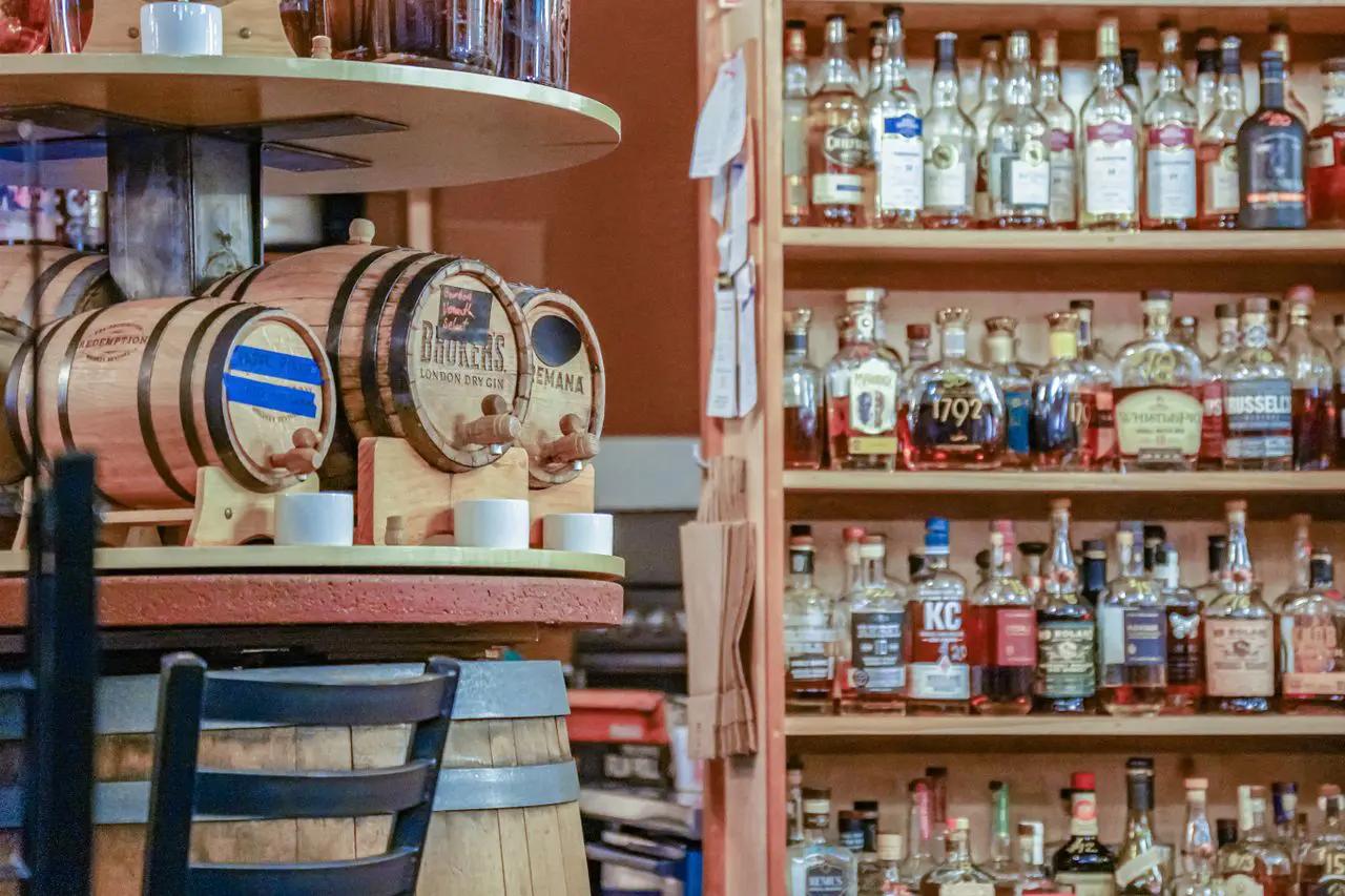 Barrel-Aged Cocktails: A Refined Take on Classic Cocktails