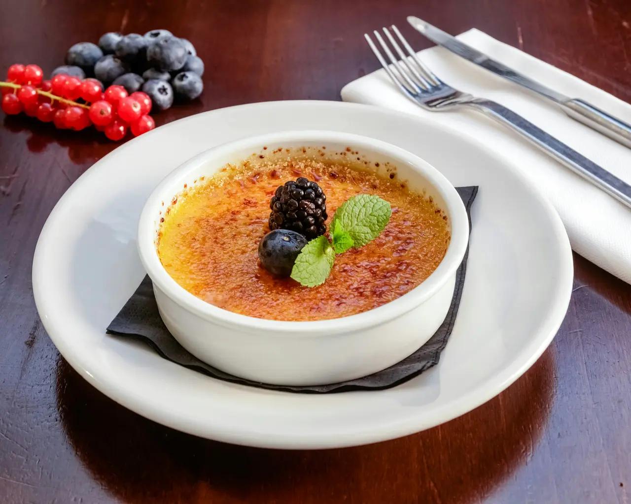 Crème Brûlée: The Art of Crackling Caramel and Smooth Custard
