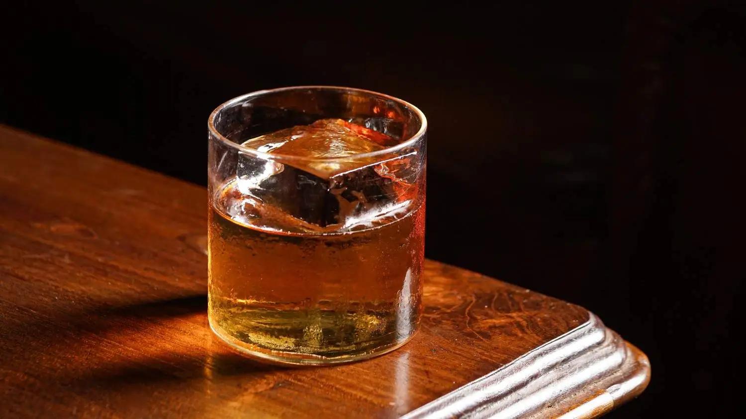 Tabasco Whiskey Cocktail: Smooth Whiskey Meets Fiery Flavor
