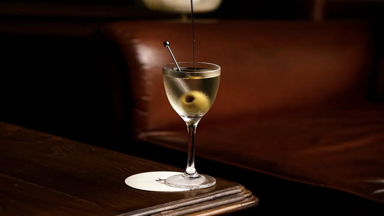 Dirty Martini Cocktail: A Bold Twist on a Timeless Classic