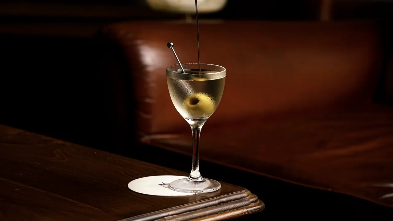 Dirty Martini Cocktail: A Bold Twist on a Timeless Classic